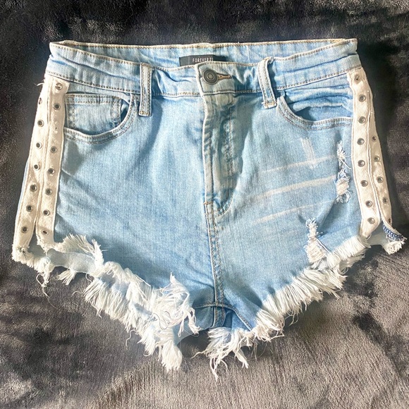 FOREVER 21 GROMMET DETAIL BLUE DENIM JEAN SHORTS - Picture 5 of 9
